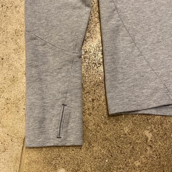 Athleta 🔥 Gray Crew Neck Sweatshirt Sz S - Picture 6 of 7